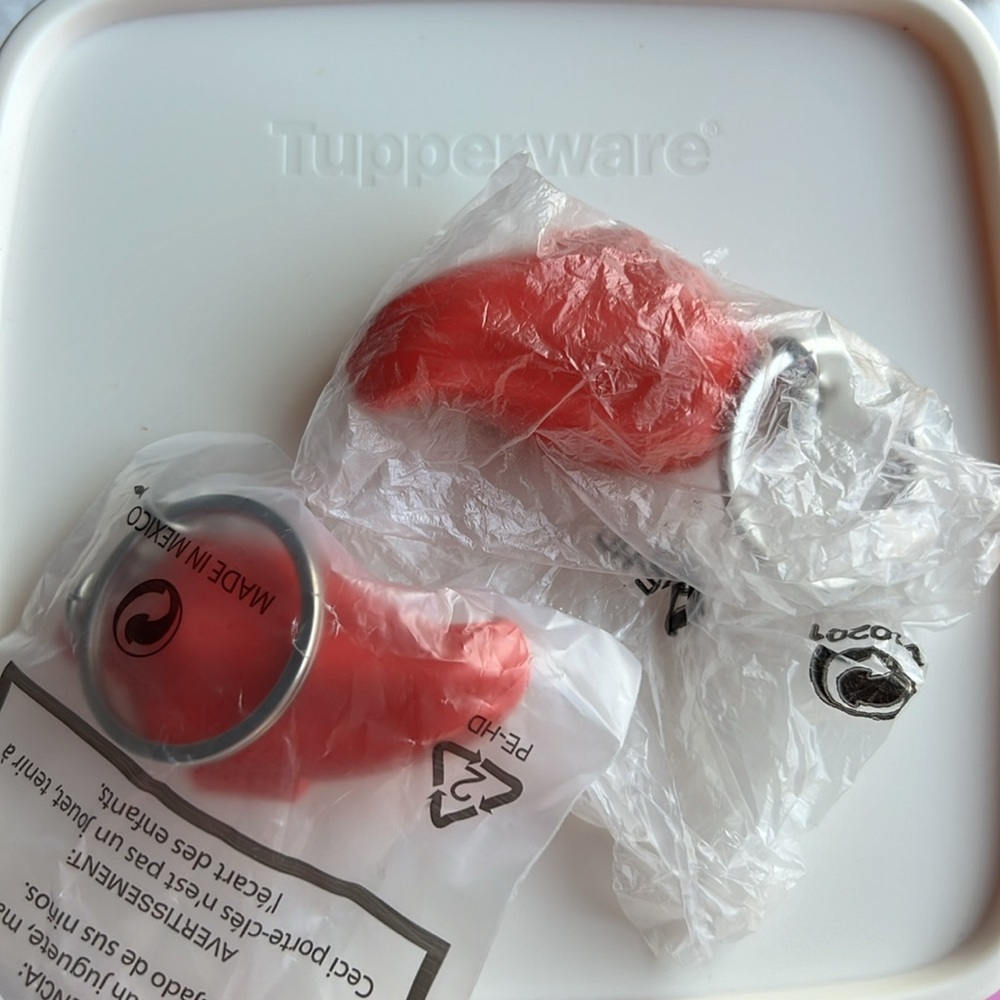Tupperware Red Pepper Keychain - Picture 5 of 5